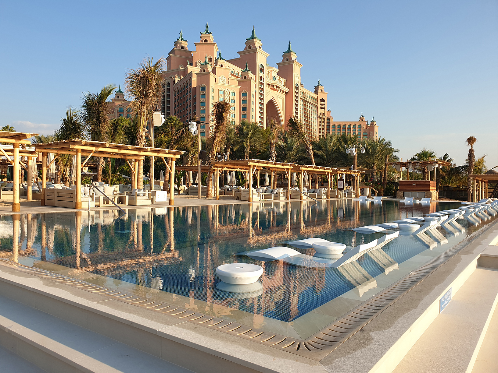WHITE Beach - Beach club in Dubai