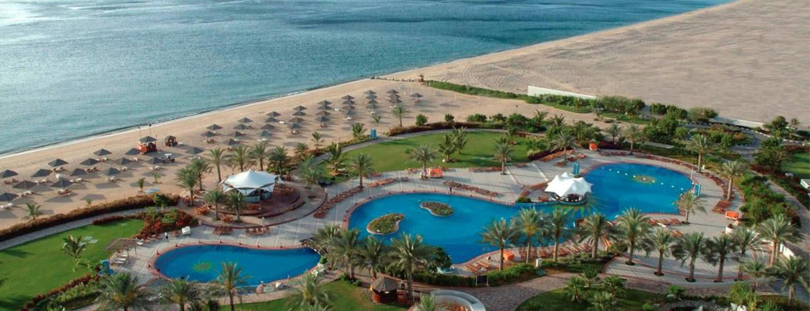 Le Meridien Al Aqah Beach Resort - Beach club in Fujairah