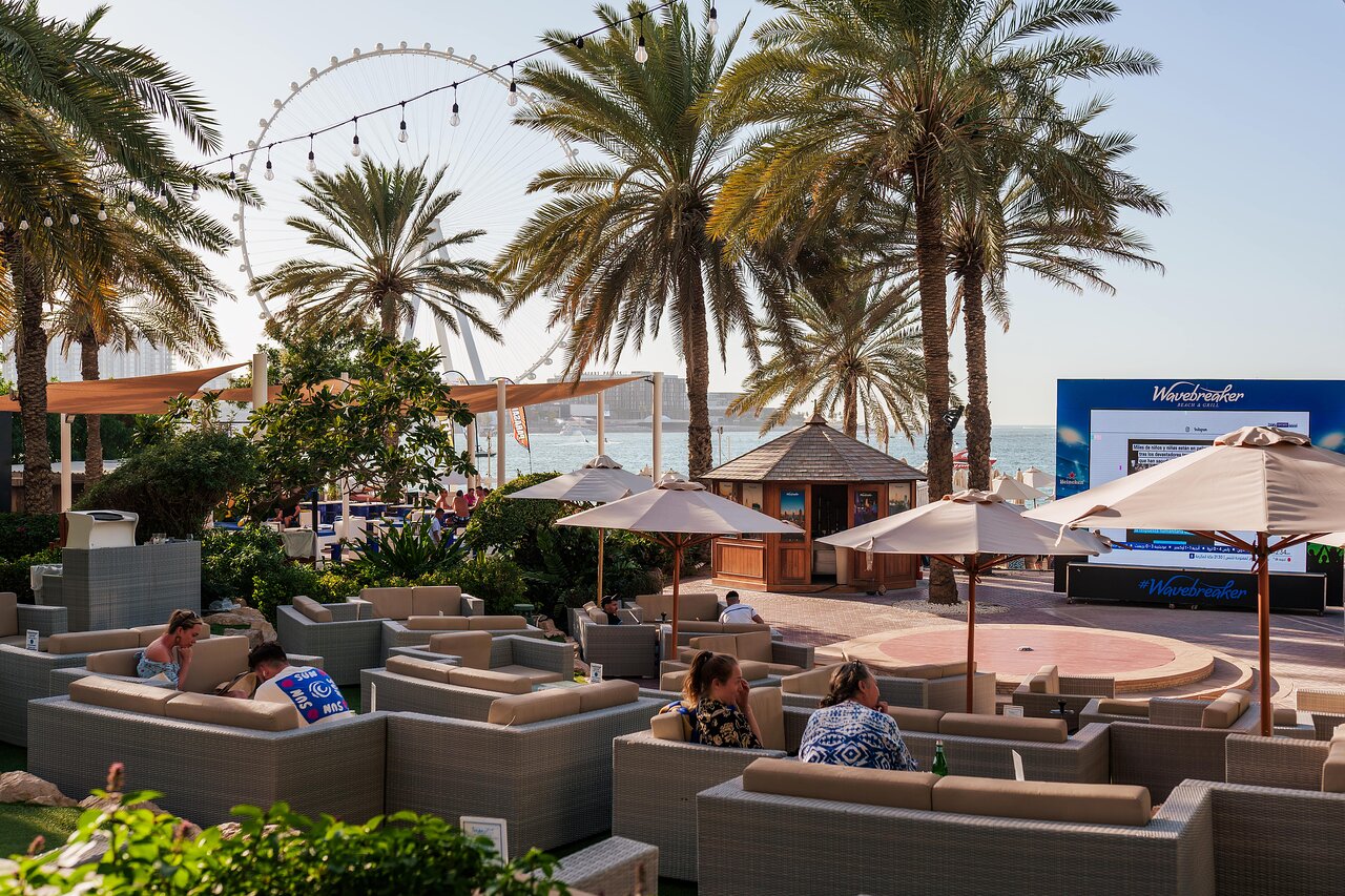 Wavebreaker Beachside Restaurant - Beach club in Dubai