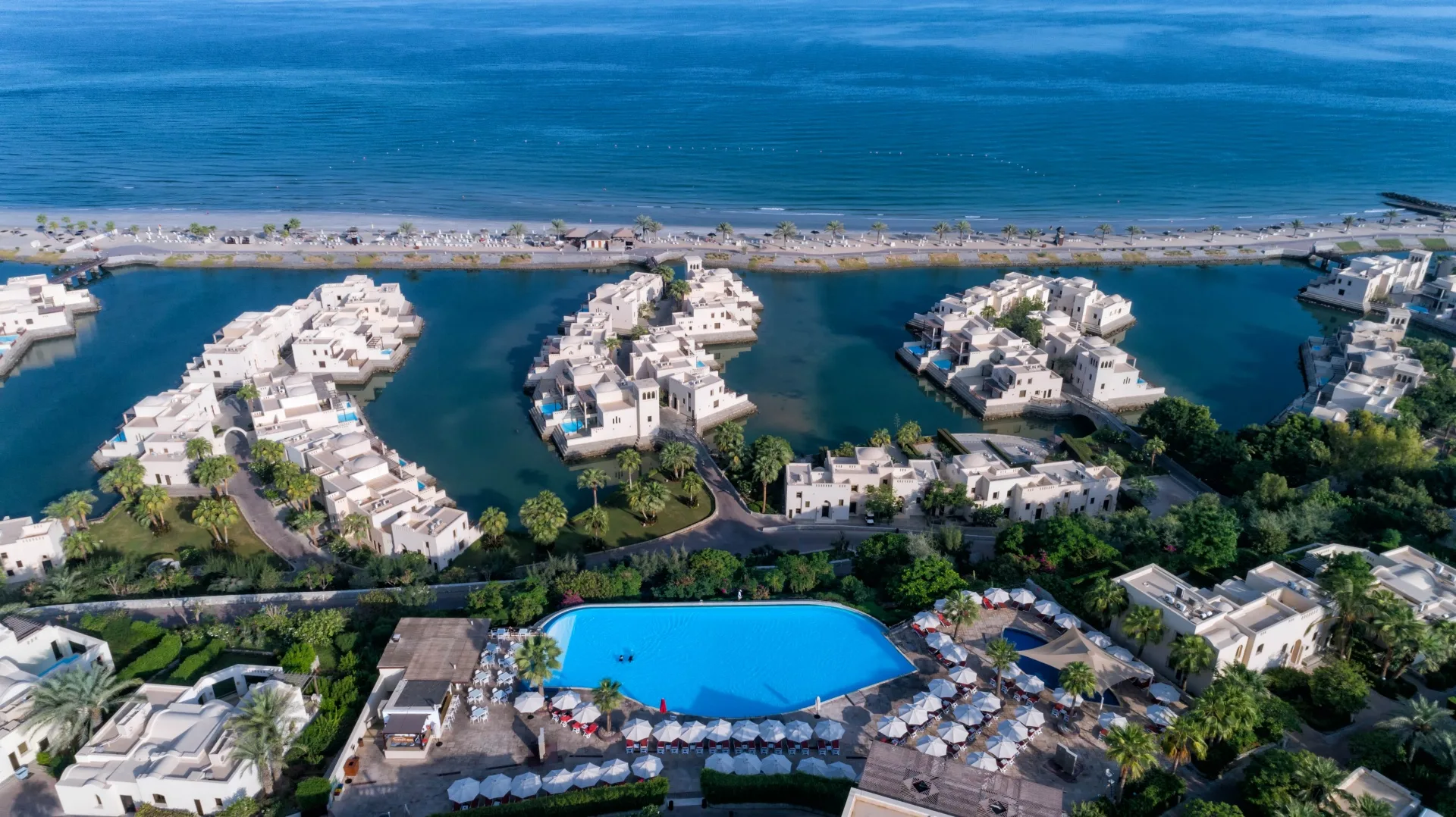 The Cove Rotana Resort - Beach club in Ras Al Khaimah